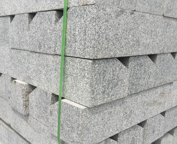 芝麻黑機(jī)切面路側(cè)石